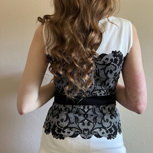 Venus Printed Lace Top - Picture 3 of 6